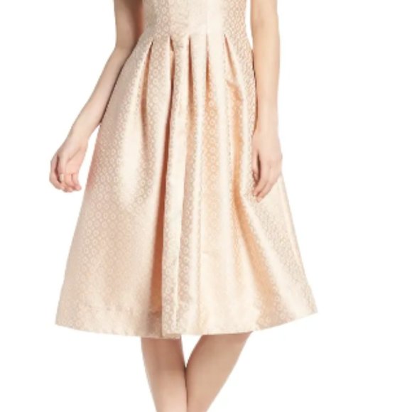 Gal Meets Glam Grace Dress - Picture 2 of 10